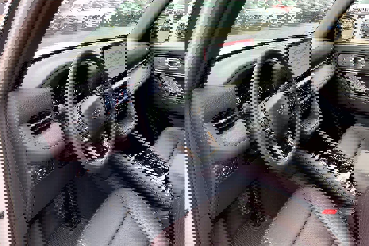 Certified 2025 Ford Explorer Platinum image 17