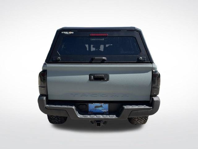 Used 2018 Toyota Tacoma SR5 AWD/4WD image 7