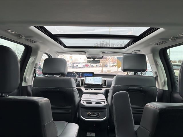 Certified 2025 Ford Expedition Active image 19