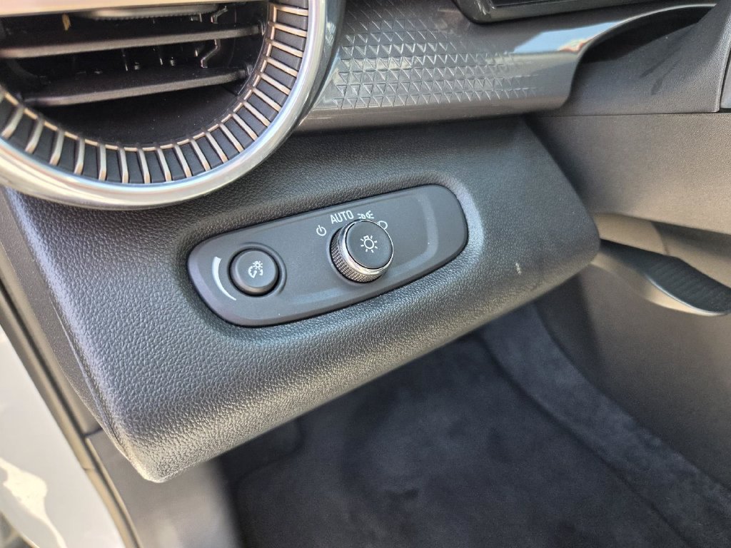 Used 2024 Chevrolet Trax ACTIV FWD image 12