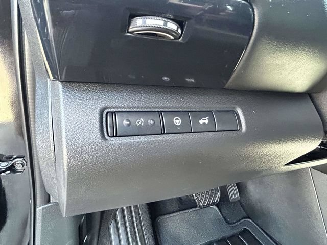Used 2025 Nissan Pathfinder SV AWD/4WD image 15