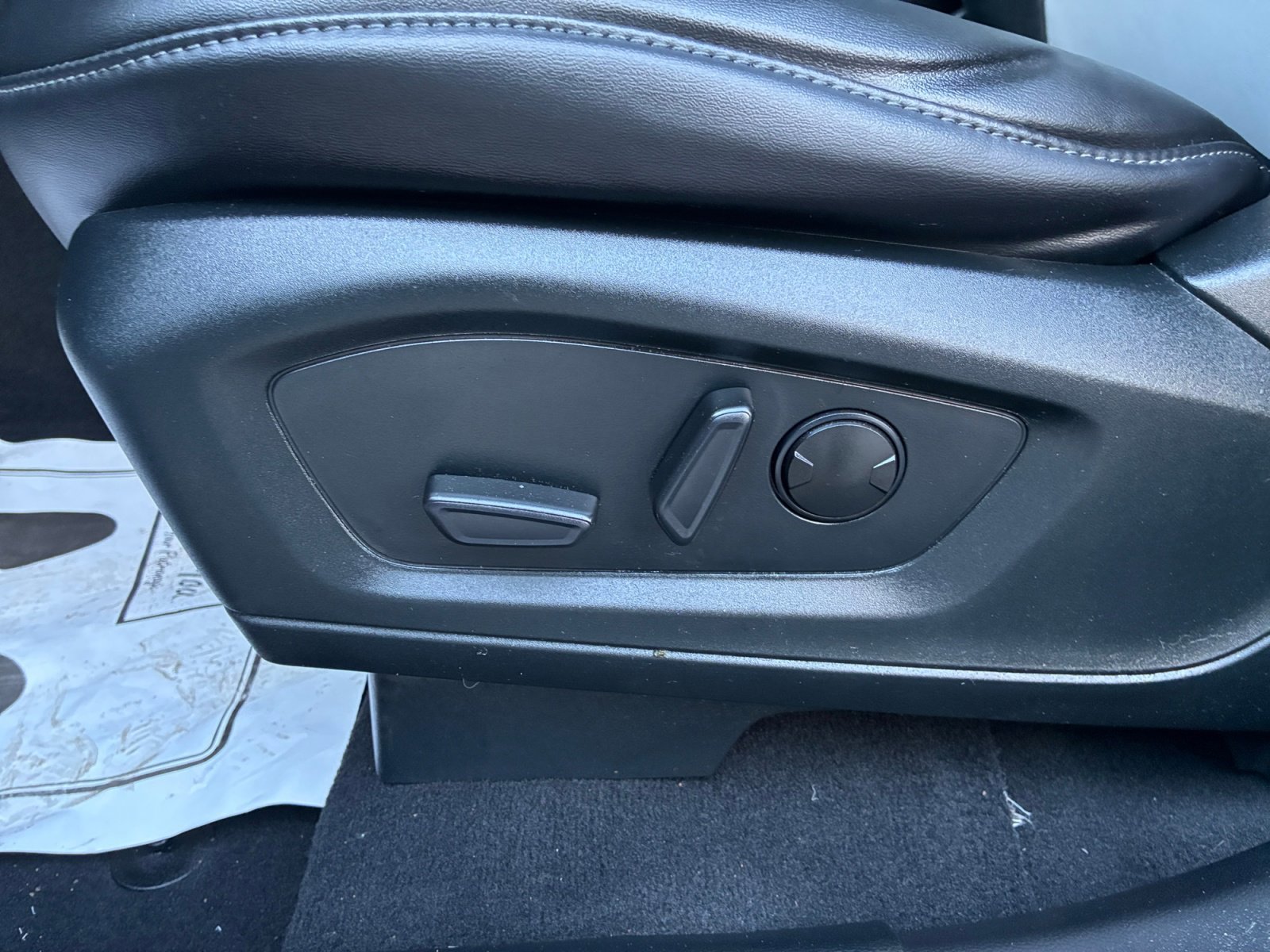 Certified 2023 Ford Explorer XLT w/ Equipment Group 202A image 15