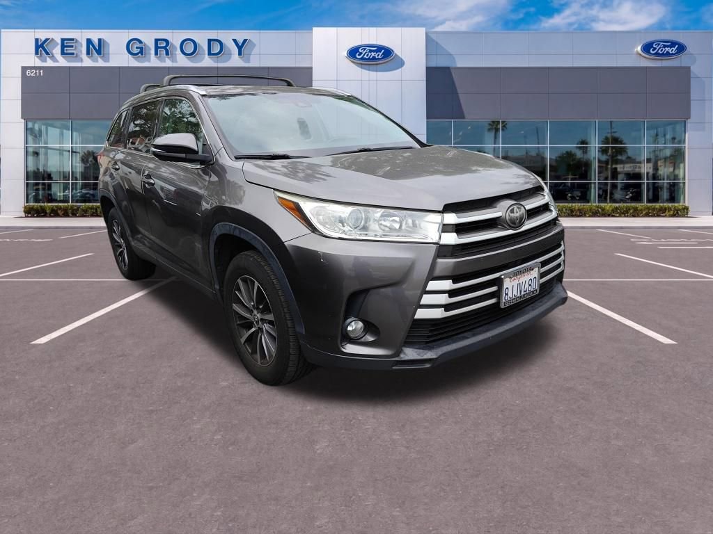 Used 2019 Toyota Highlander XLE FWD image 1