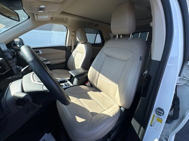 Certified 2023 Ford Explorer XLT w/ Equipment Group 202A RWD image 16