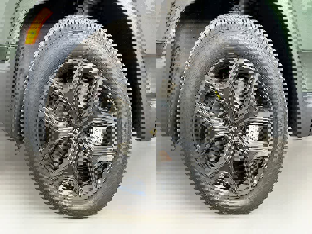 Used 2025 Rivian R1S Adventure AWD/4WD image 12