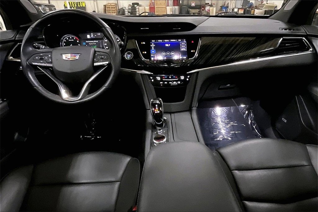 Used 2024 Cadillac XT6 Premium Luxury image 14