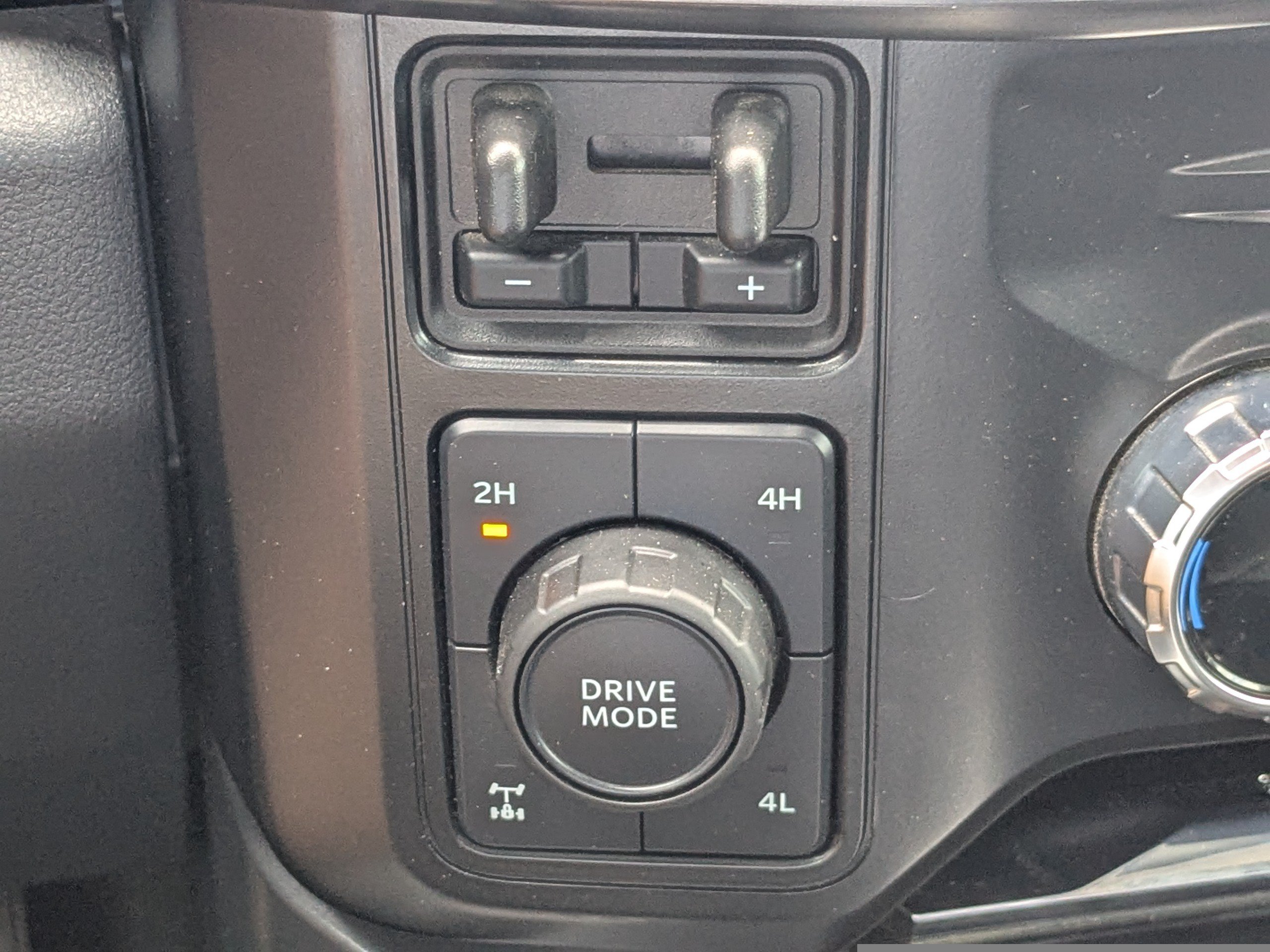 Certified 2024 Ford F250 Lariat w/ Lariat Ultimate Package AWD/4WD image 25
