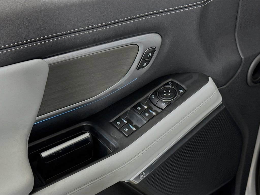 Certified 2025 Ford Expedition Max Platinum image 23