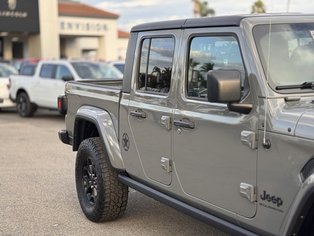 Used 2023 Jeep Gladiator Willys image 5