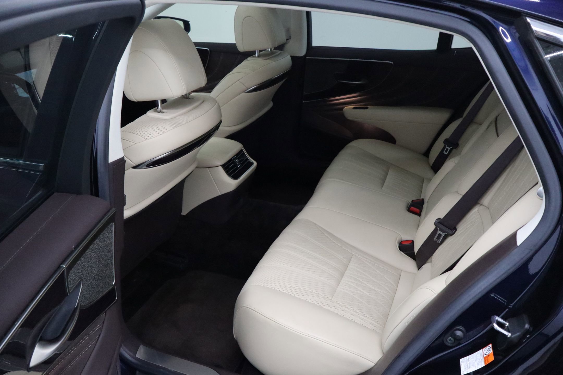 Used 2020 Lexus LS 500 w/ Interior Upgrade Package RWD image 28
