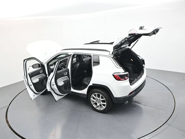 Used 2023 Jeep Compass Latitude AWD/4WD image 47