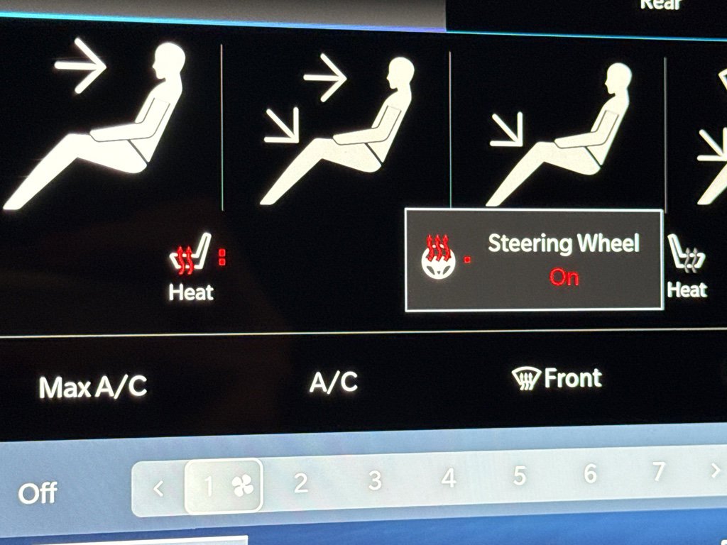 Used 2023 Chrysler Pacifica Touring-L image 23