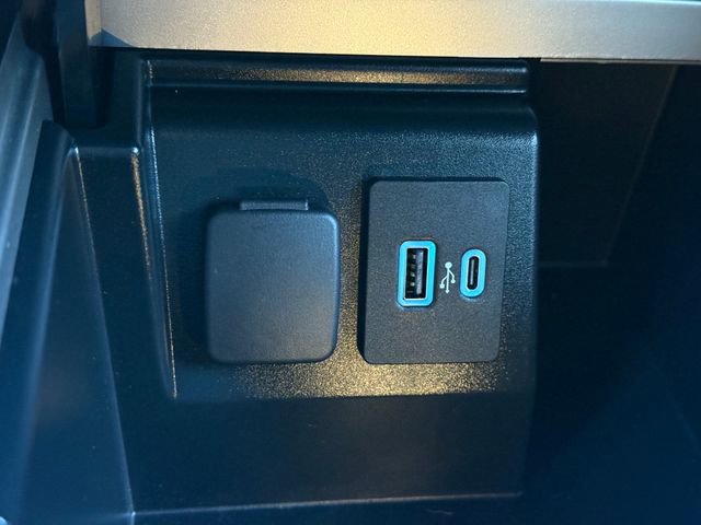 Certified 2022 Ford Explorer XLT w/ Equipment Group 202A image 15