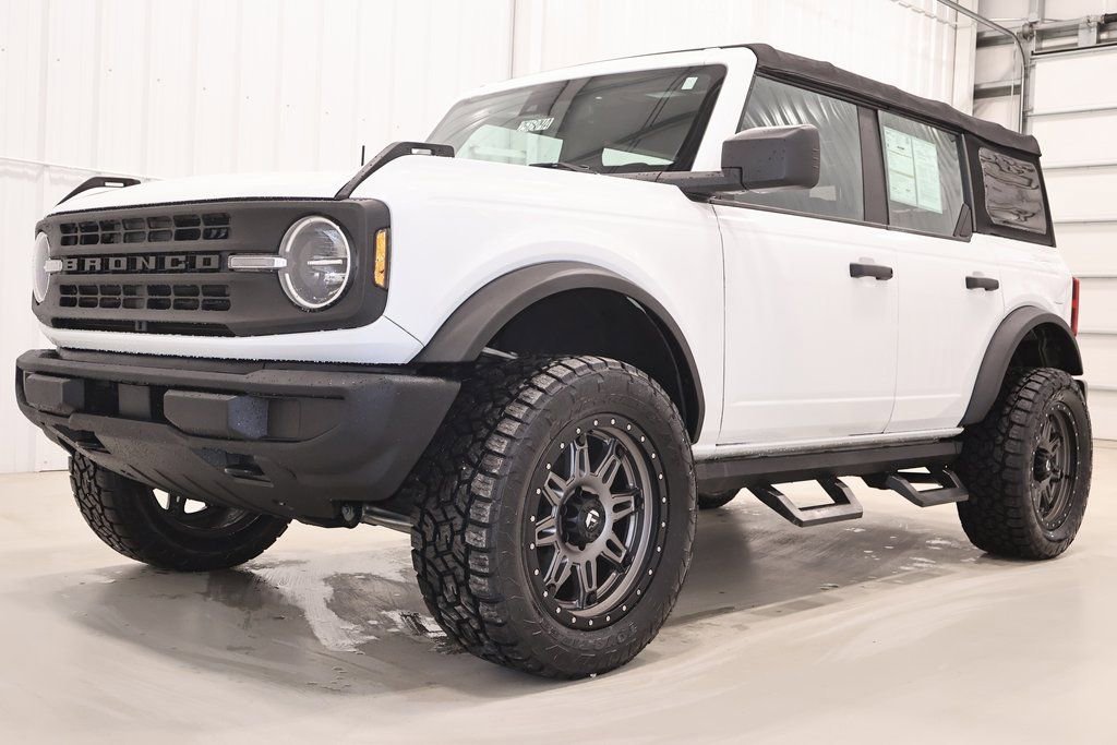 Certified 2022 Ford Bronco Base image 2