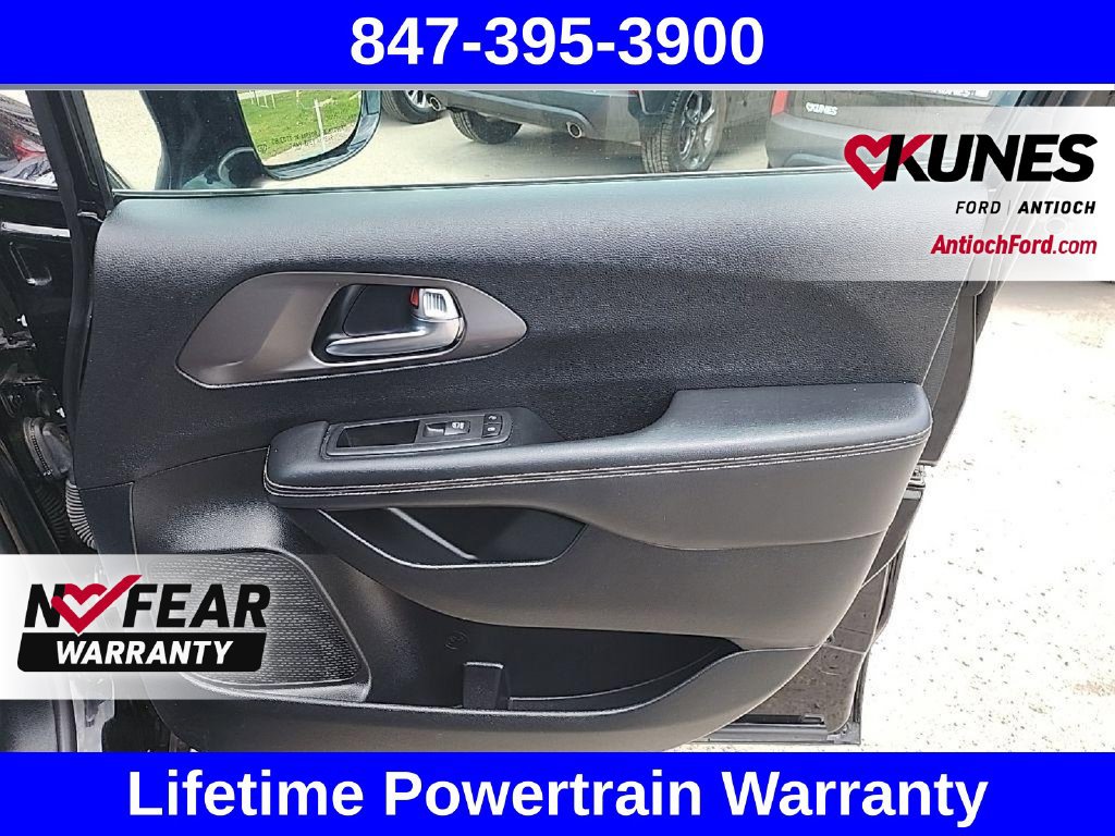 Used 2025 Chrysler Pacifica Select FWD image 56