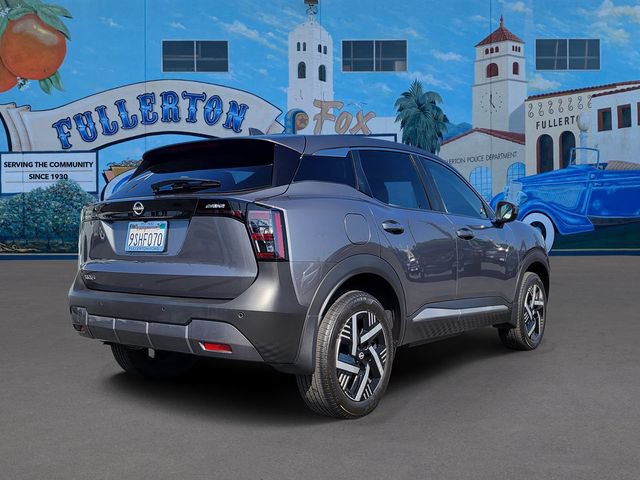 Used 2025 Nissan Kicks SV w/ Charging Package FWD image 4