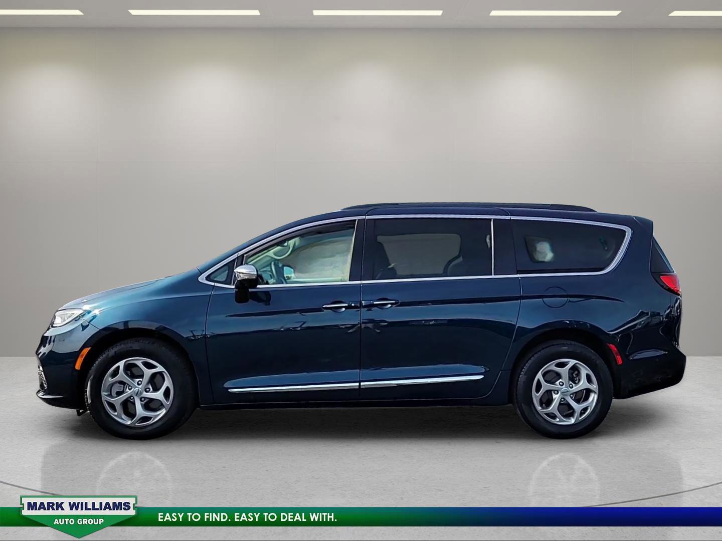 Used 2023 Chrysler Pacifica Limited image 2