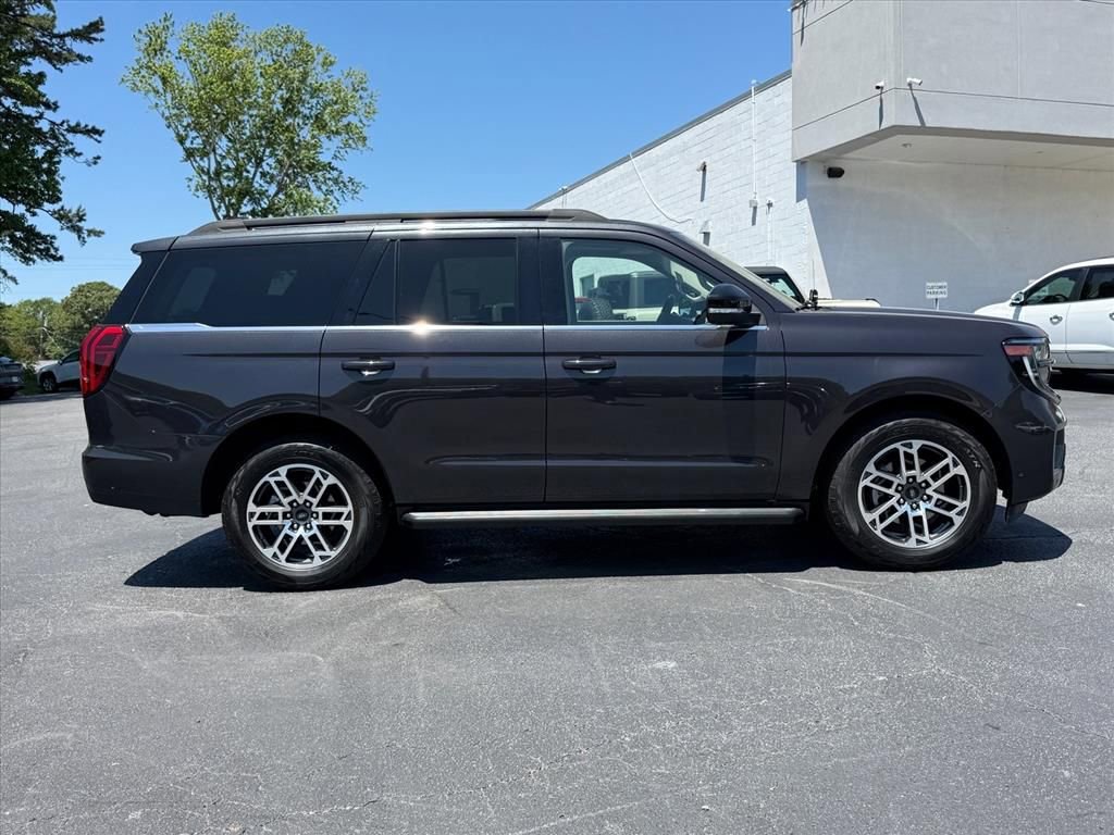 Certified 2025 Ford Expedition Active AWD/4WD image 3