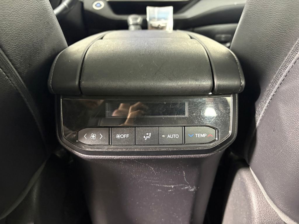 Used 2021 Toyota Highlander XLE image 31