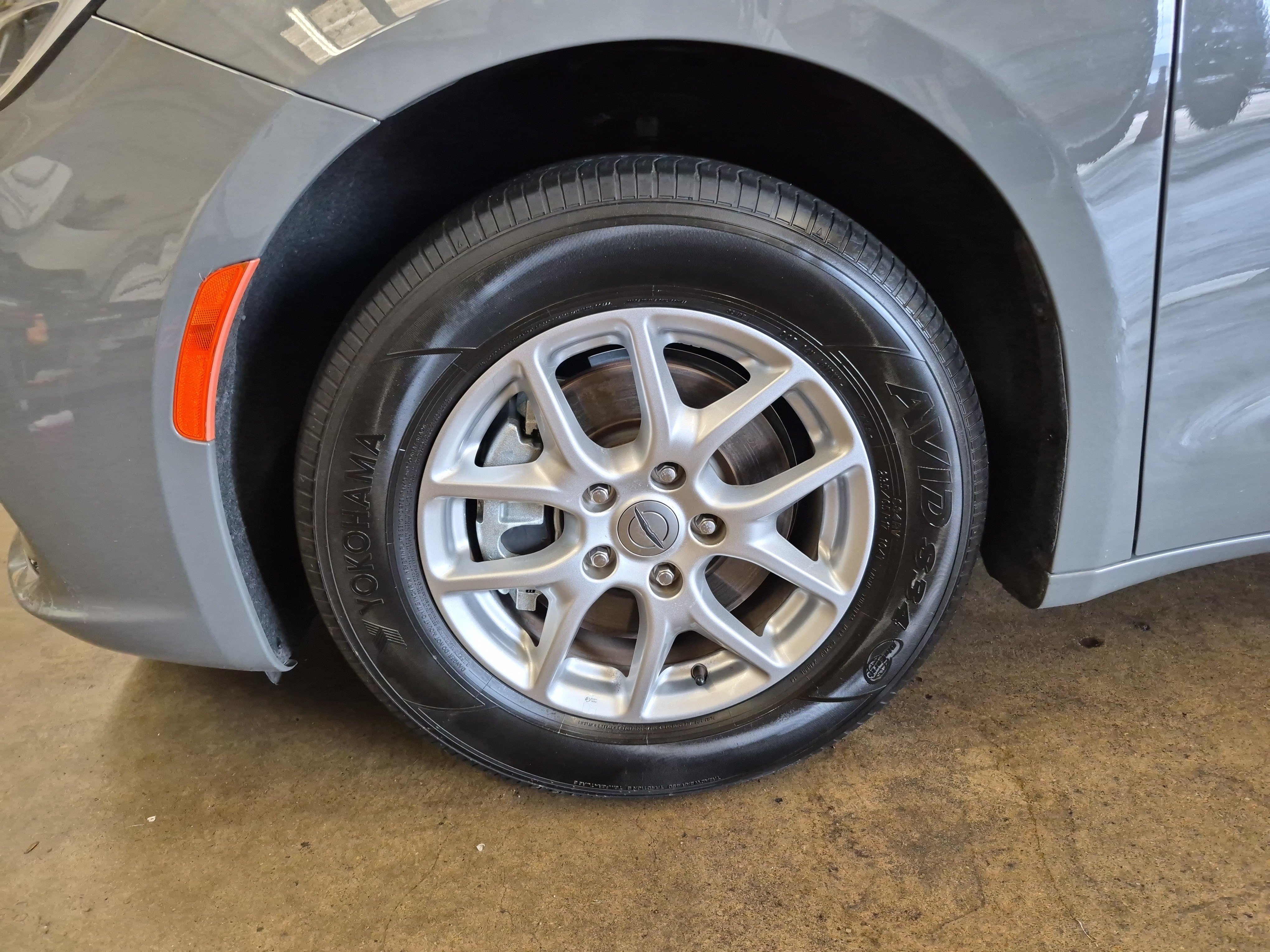 Used 2025 Chrysler Pacifica Select FWD image 7