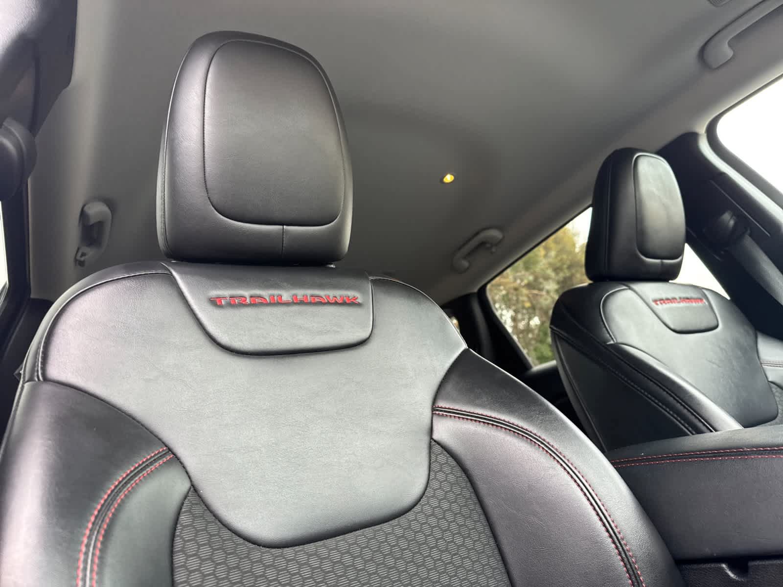 Used 2020 Jeep Cherokee Trailhawk w/ Comfort/Convenience Group AWD/4WD image 17