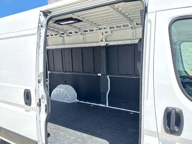 Used 2025 RAM ProMaster 2500 w/ Convenience Group FWD image 12