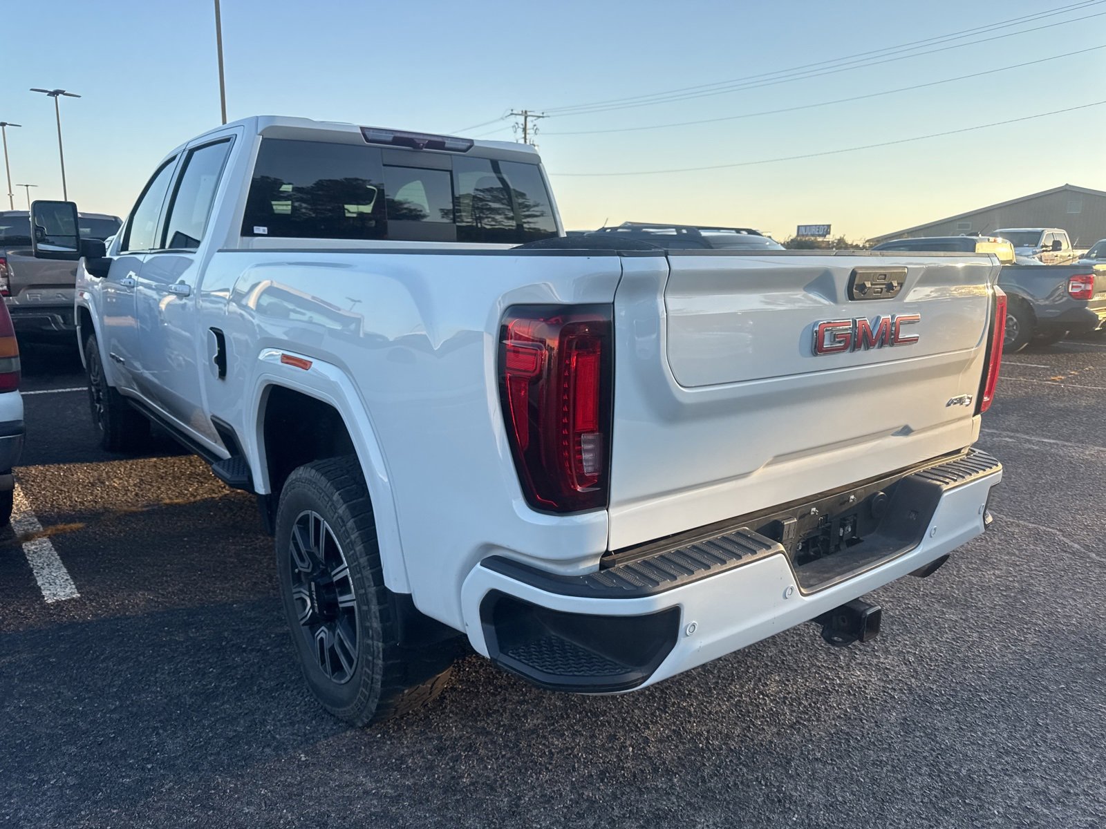 Used 2022 GMC Sierra 2500 AT4 w/ AT4 Preferred Package image 5