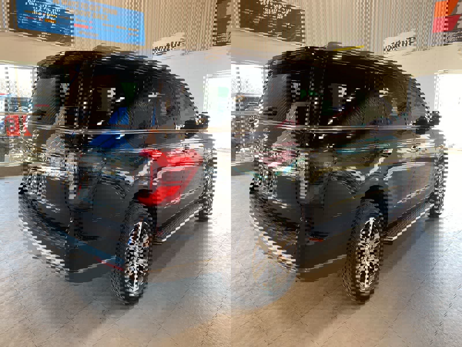 Certified 2022 Ford Expedition Limited image 5