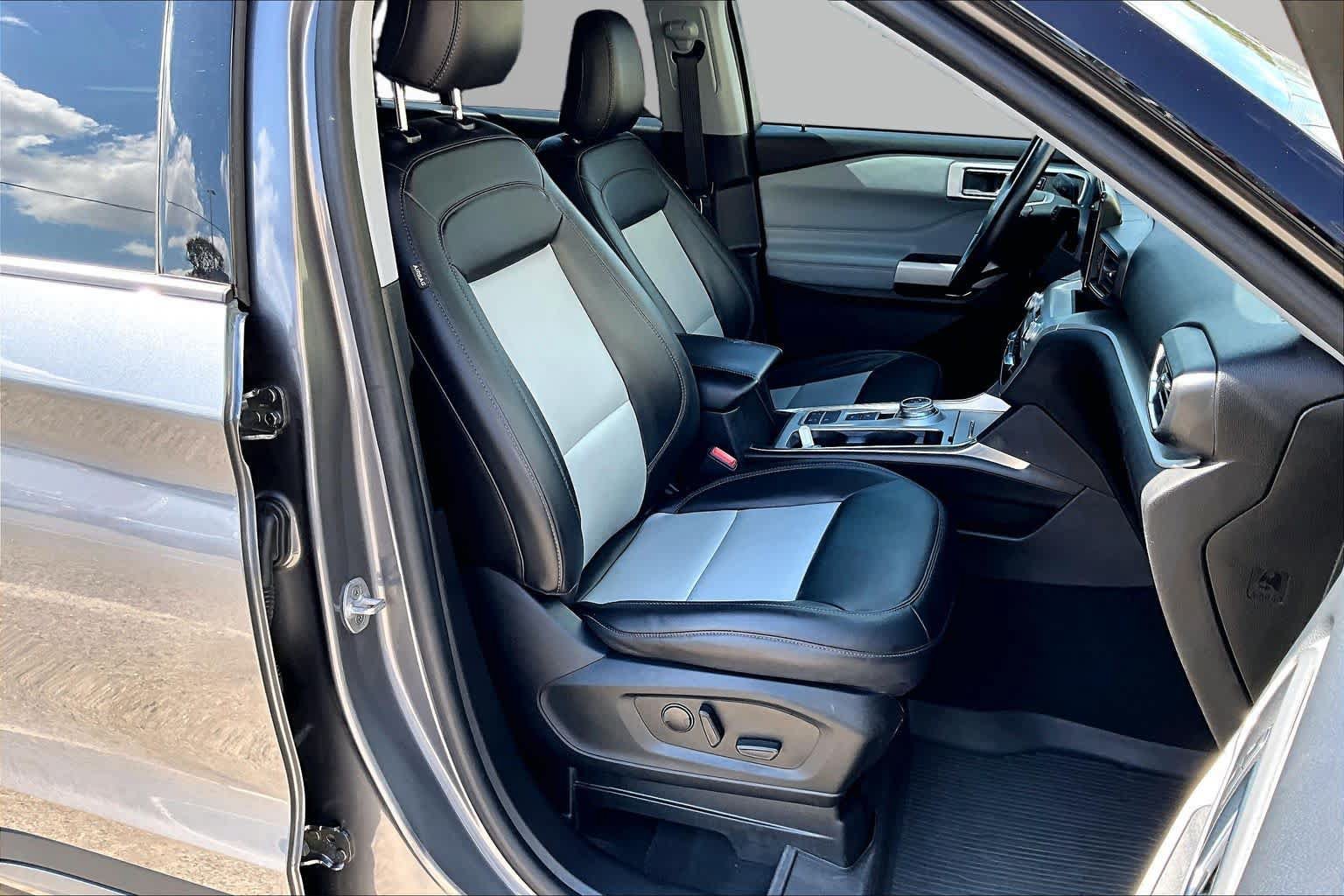 Certified 2022 Ford Explorer XLT w/ Equipment Group 202A RWD image 11