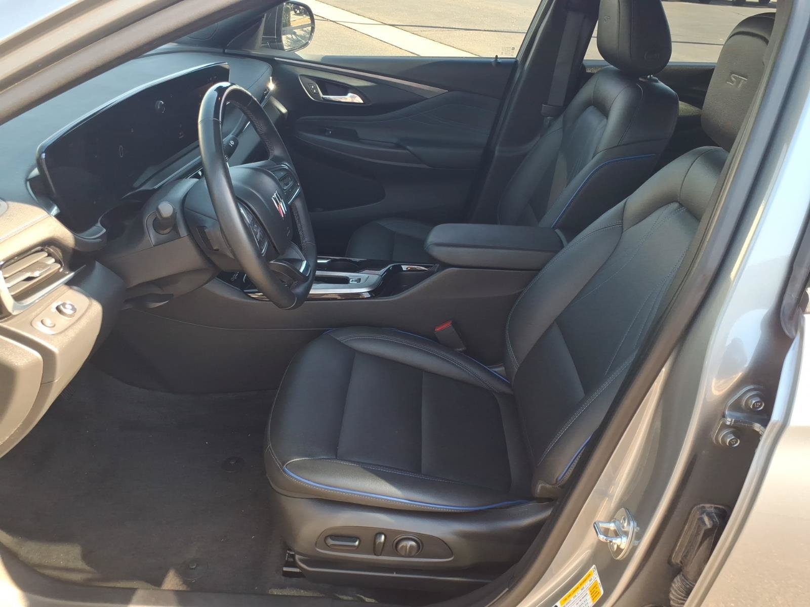 Used 2025 Buick Envista Sport Touring w/ Convenience I Package FWD image 12