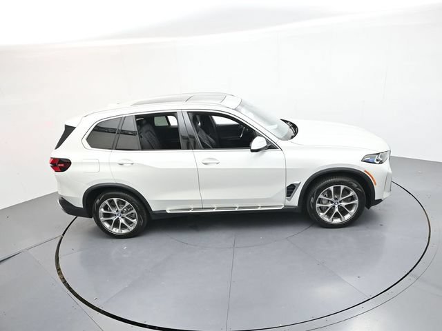 Used 2025 BMW X5 xDrive50e AWD/4WD image 42
