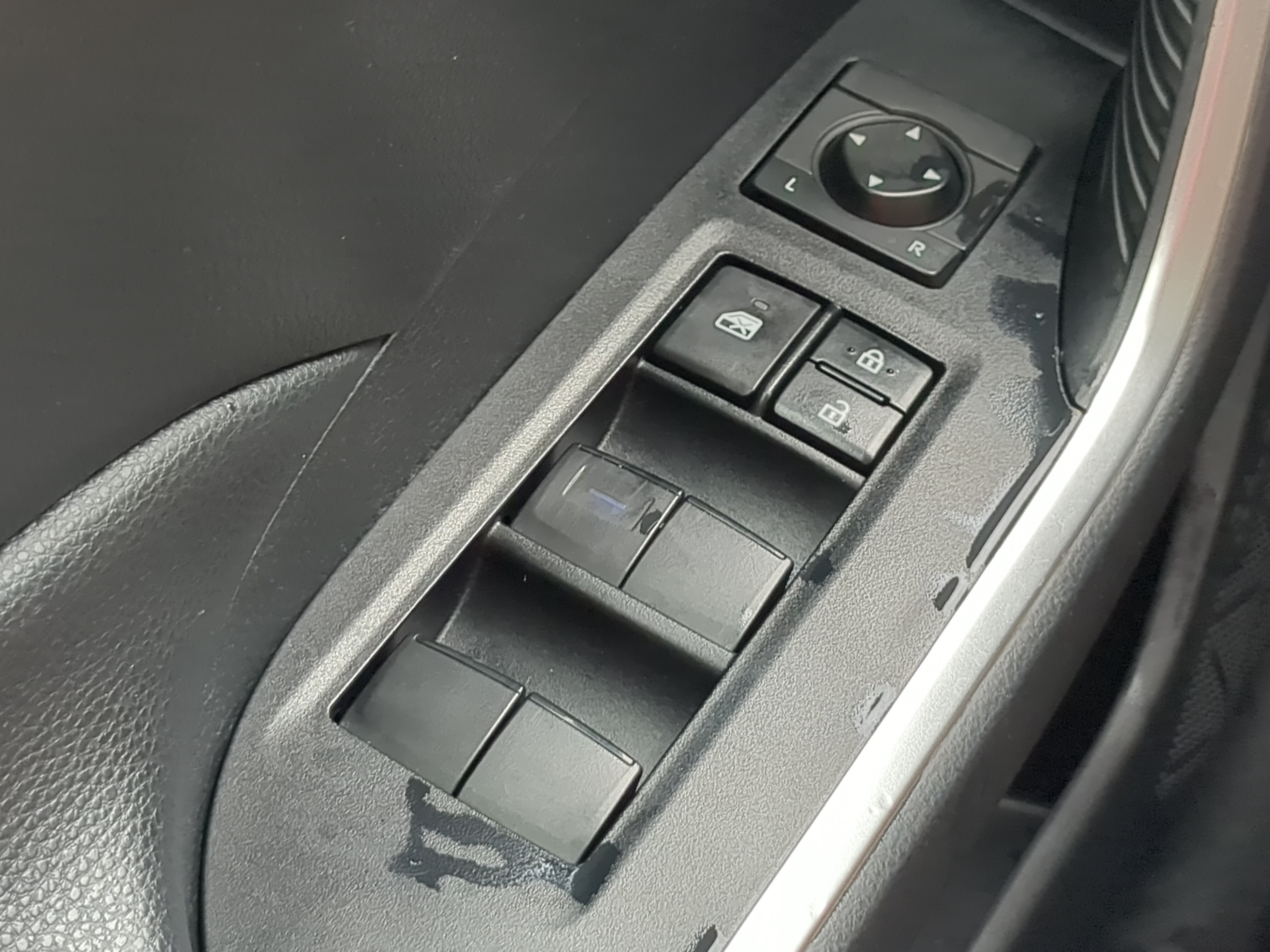 Used 2019 Toyota RAV4 XLE w/ Convenience Package FWD image 22