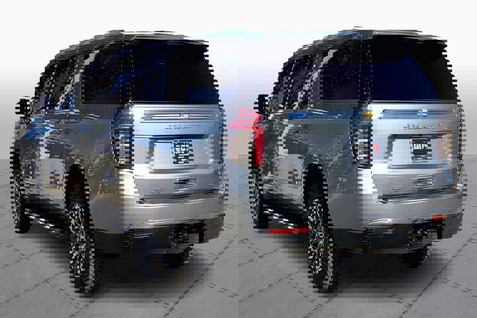 Used 2023 Chevrolet Suburban LT w/ Luxury Package image 11