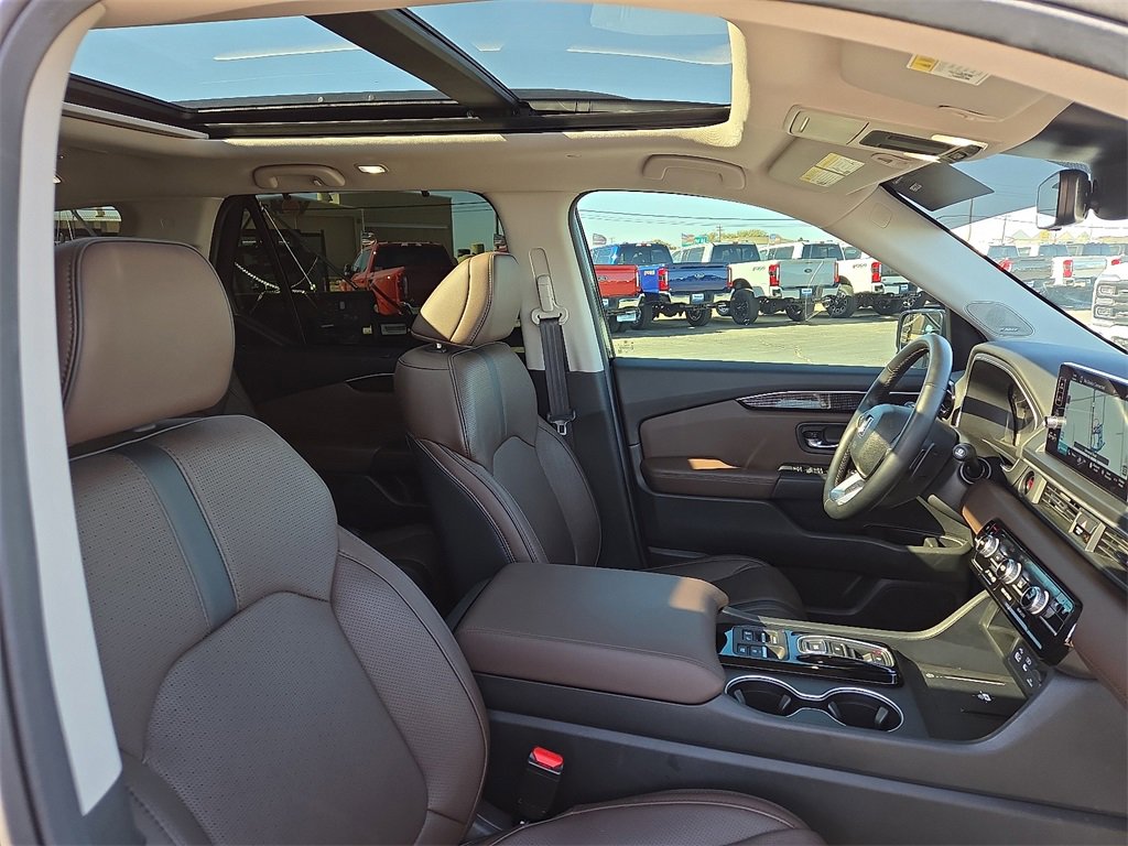 Used 2025 Honda Pilot Elite image 12