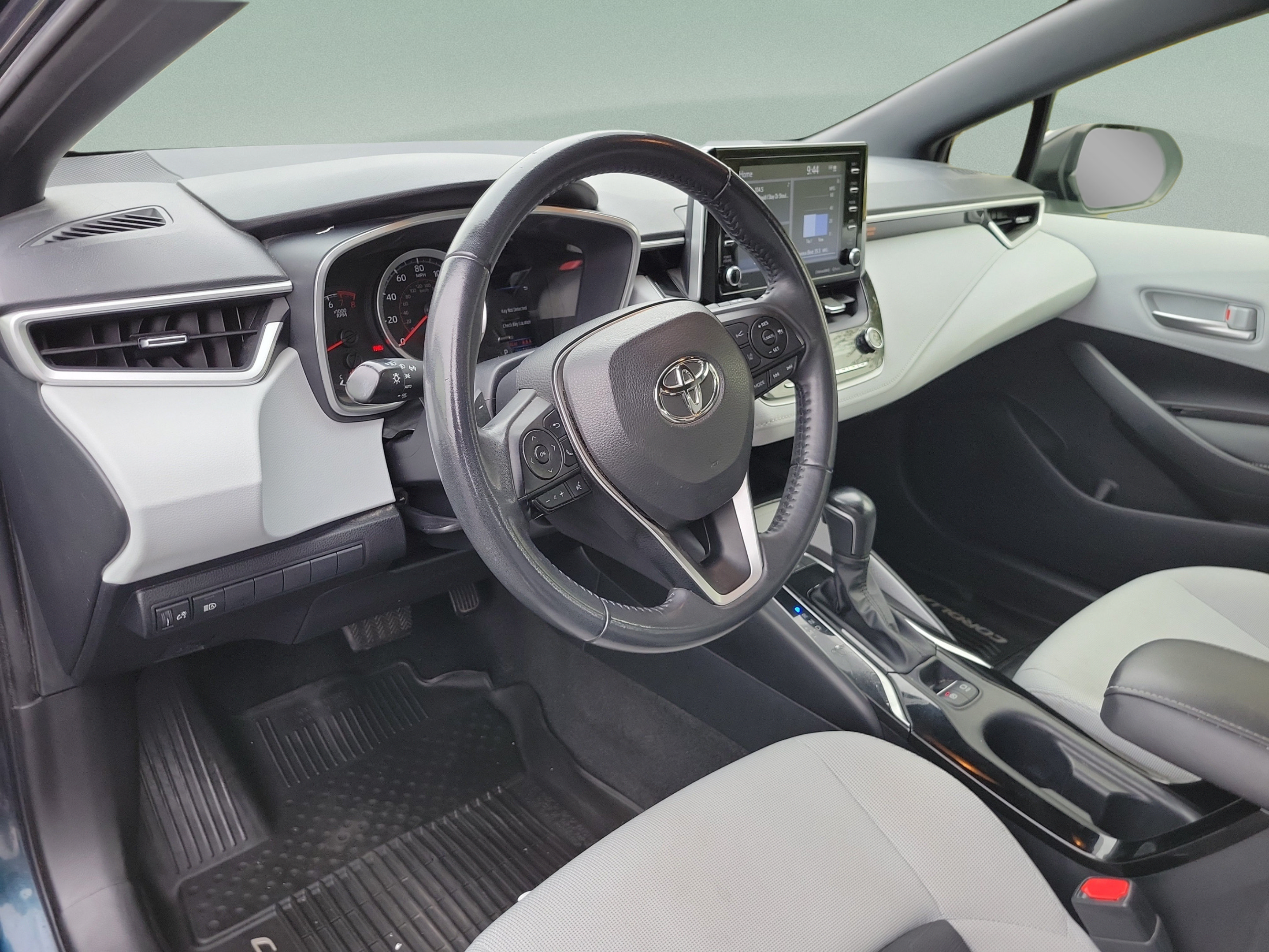 Used 2022 Toyota Corolla SE w/ SE Preferred Package FWD image 15