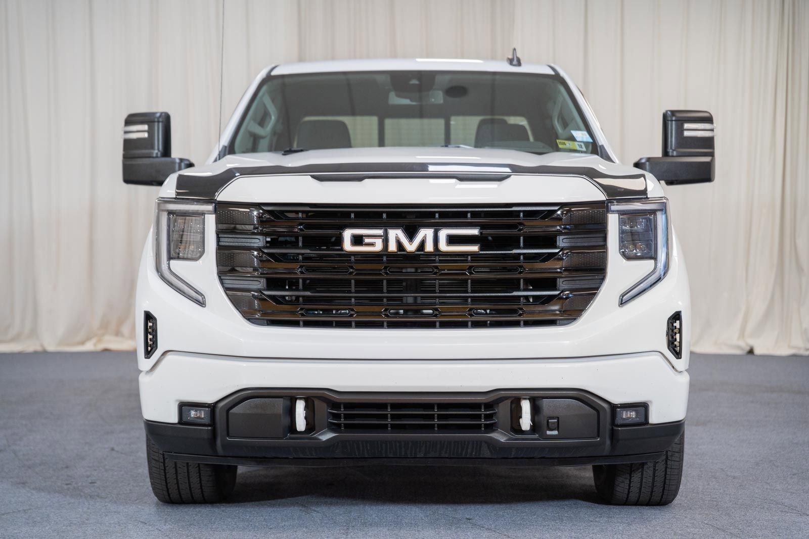 Used 2022 GMC Sierra 1500 Elevation w/ Preferred Package AWD/4WD image 2