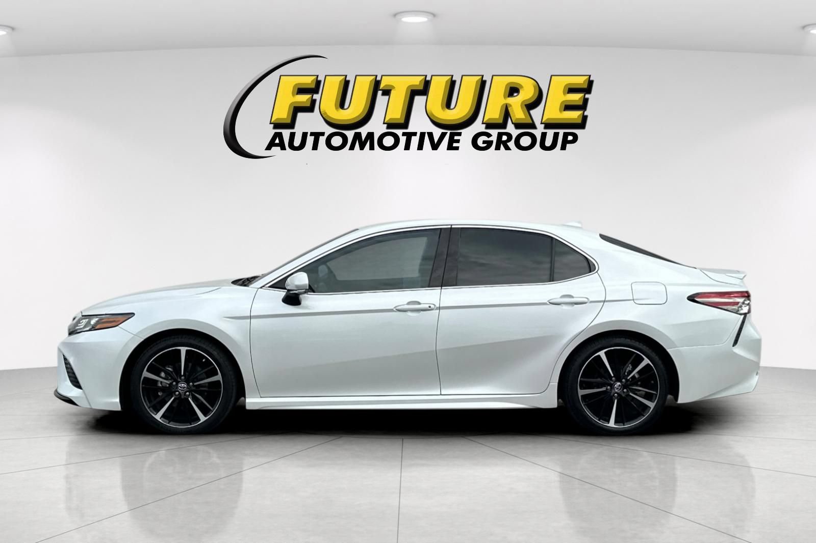 Used 2019 Toyota Camry XSE FWD image 6