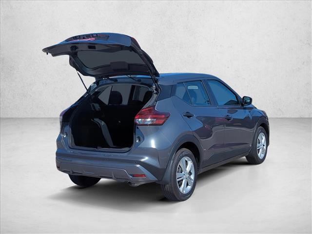 Used 2025 Nissan Kicks Play S image 3