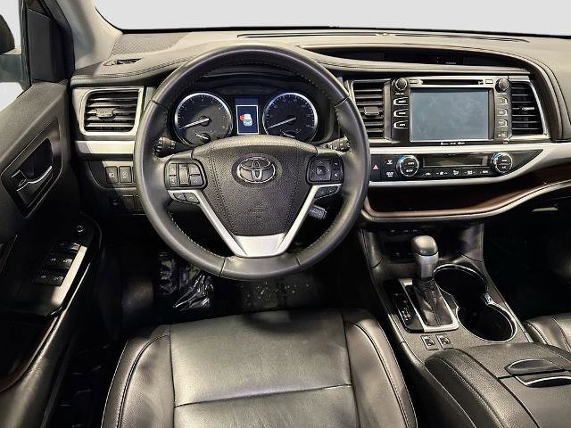 Used 2019 Toyota Highlander XLE AWD/4WD image 18
