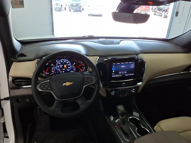 Used 2023 Chevrolet Traverse Premier FWD image 16
