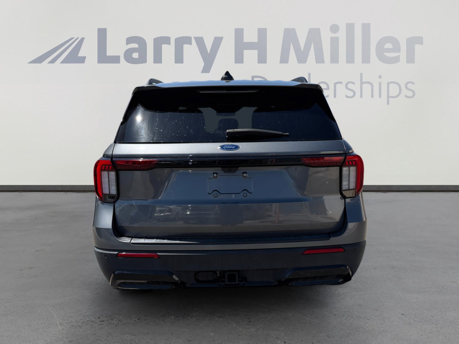 Certified 2025 Ford Explorer ST-Line w/ Premium Package RWD image 4
