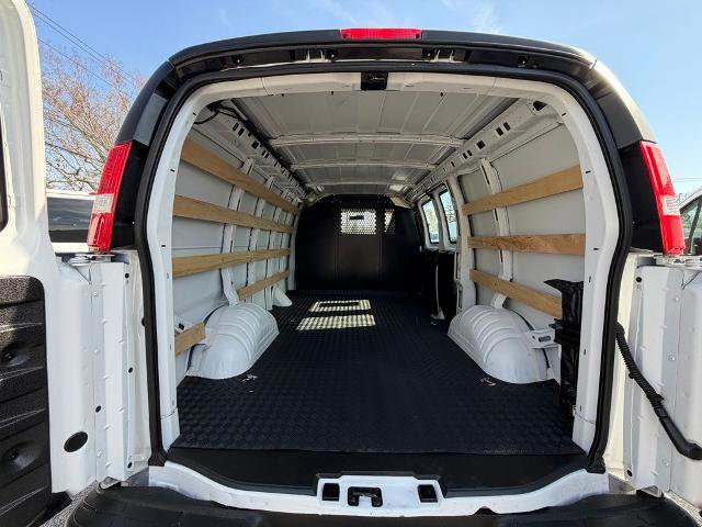 Used 2024 Chevrolet Express 2500 w/ Driver Convenience Package image 7