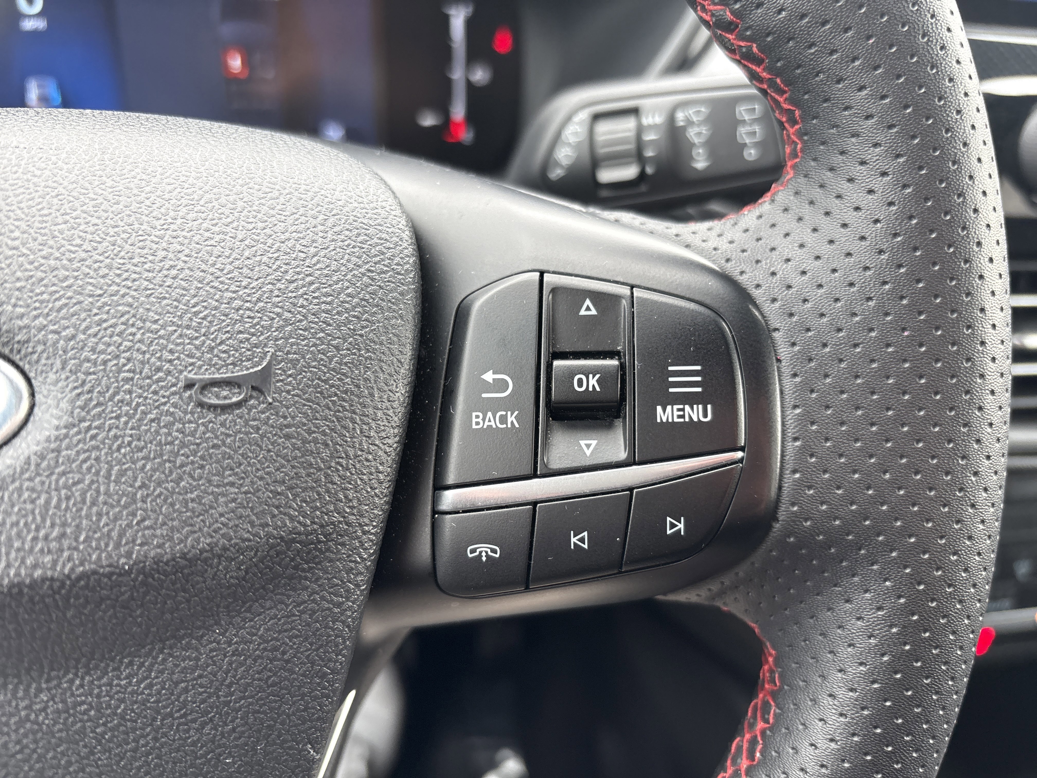 Certified 2025 Ford Escape ST-Line Select AWD/4WD image 22