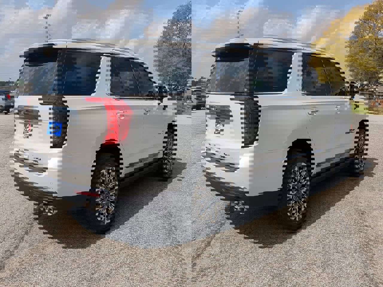 Used 2023 GMC Yukon Denali Ultimate image 4