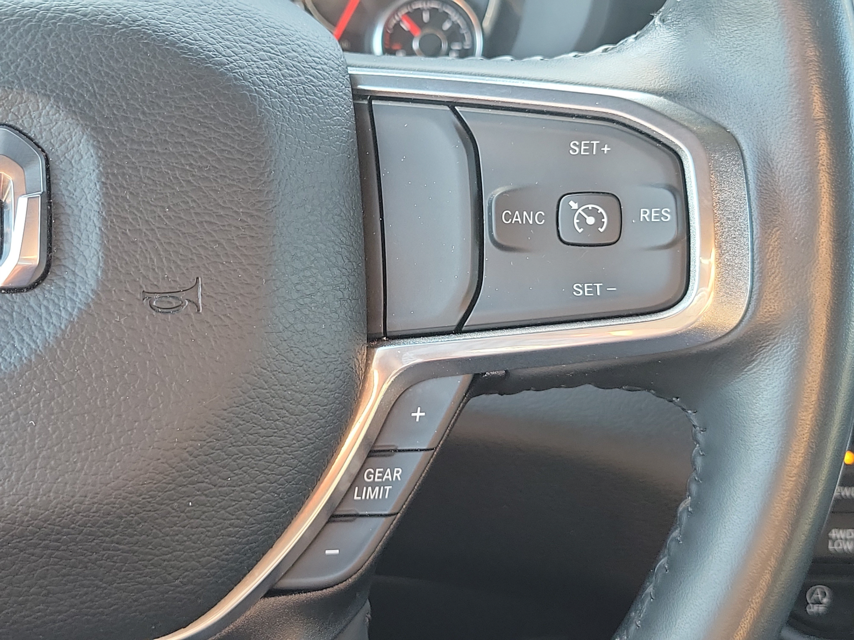 Used 2023 RAM 1500 Laramie AWD/4WD image 21