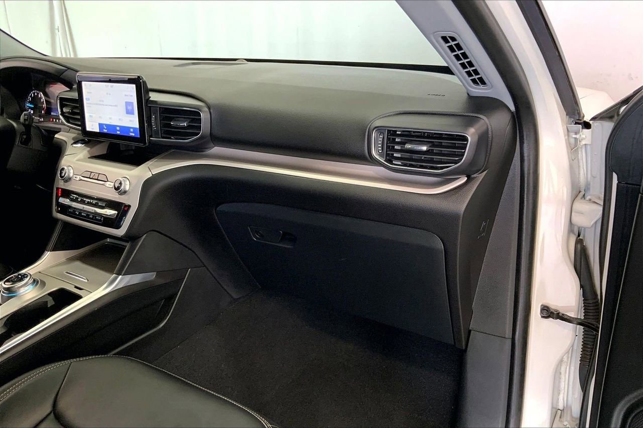 Certified 2024 Ford Explorer XLT w/ Equipment Group 202A image 17