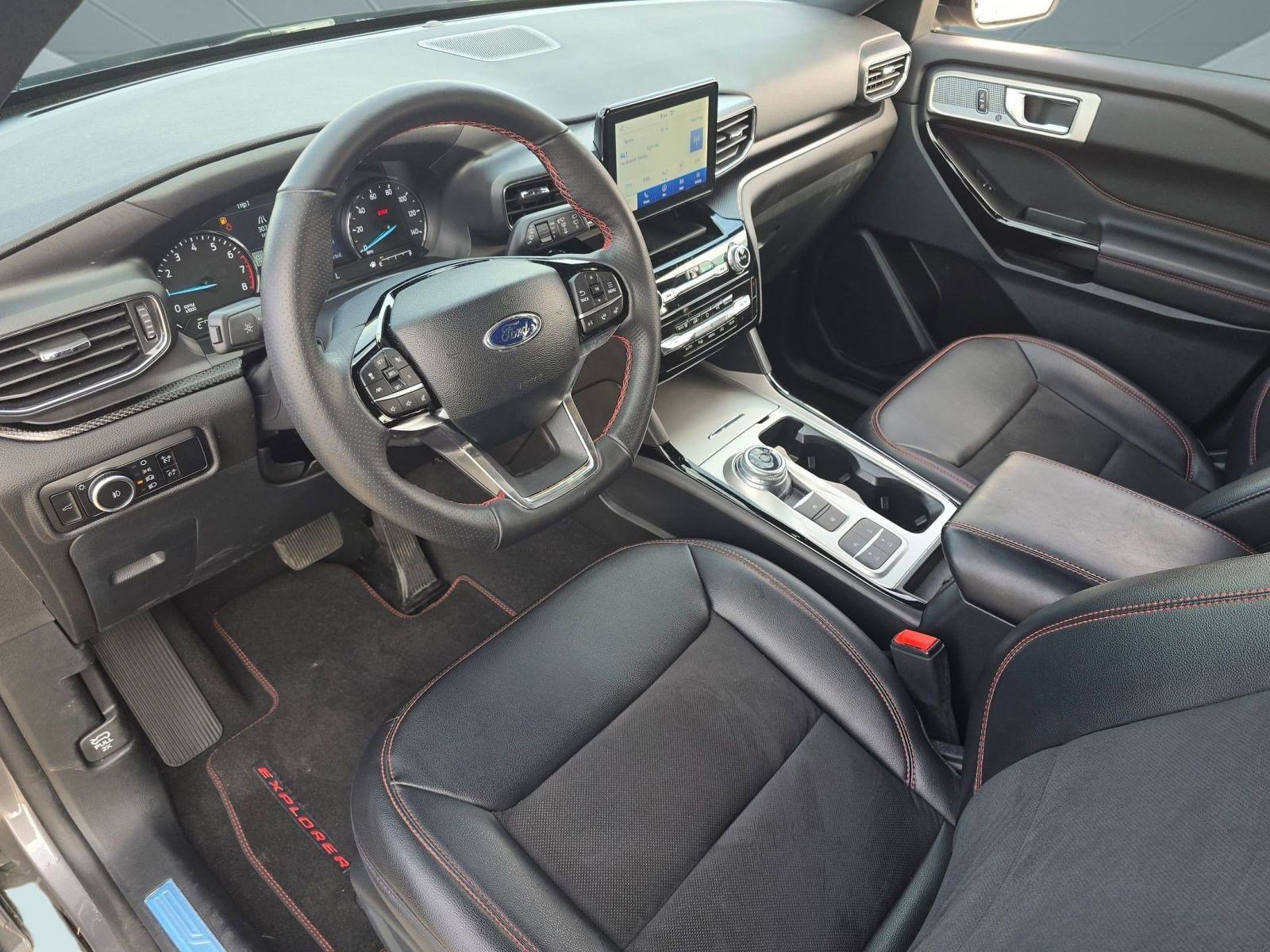 Certified 2024 Ford Explorer ST-Line w/ Class IV Trailer Tow Package image 4