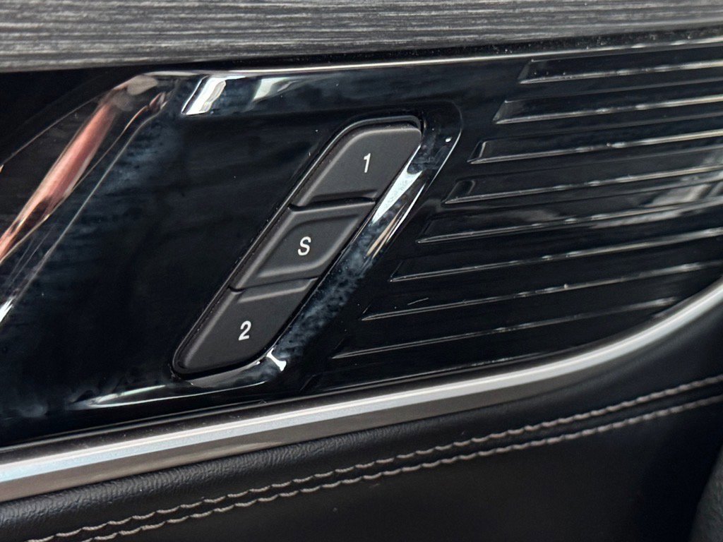 Used 2023 Jeep Wagoneer L Series III w/ Preferred Equipment Group image 19