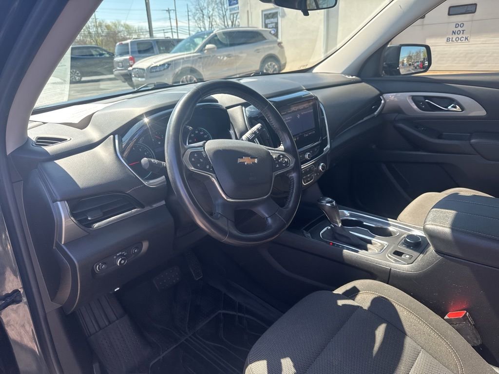 Used 2020 Chevrolet Traverse LT image 17