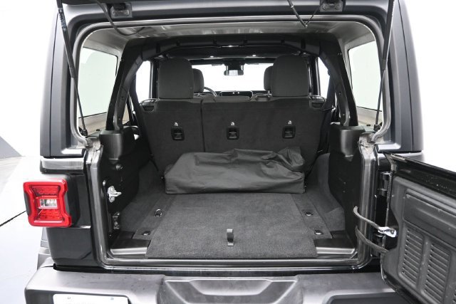 Used 2025 Jeep Wrangler Unlimited Rubicon AWD/4WD image 24